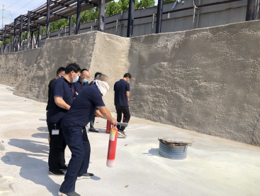 筑牢防火墻，把好安全關(guān)，  ---公司開展消防應(yīng)急演練