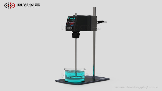 他來了，他來了，他帶著頂置式電動攪拌器走來